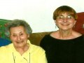 Dori Robinson con la madre Marie di 93 anni